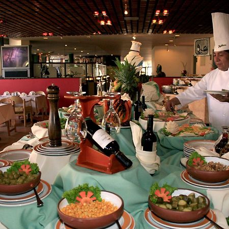 Real Plaza Hotel & Convention Center La Paz Restoran gambar
